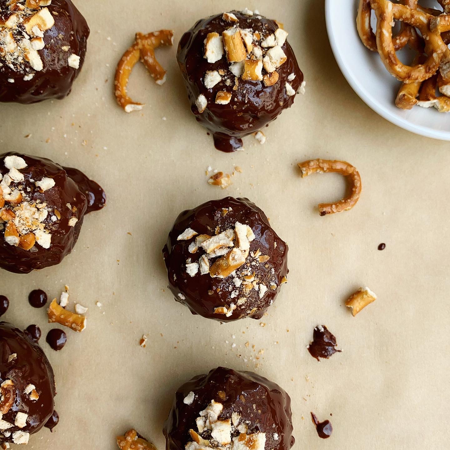 Chocolate Peanut Butter Pretzel Cake Pops